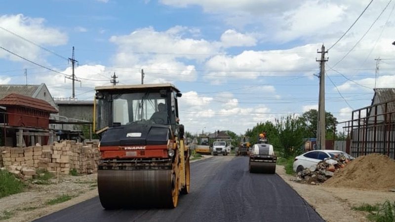 В Георгиевском округе ремонтируют шесть дорожных участков