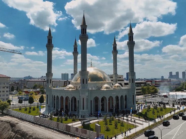  В Грозном открылась мечеть с минаретами, названными в честь единомышленников Первого Президента ЧР
