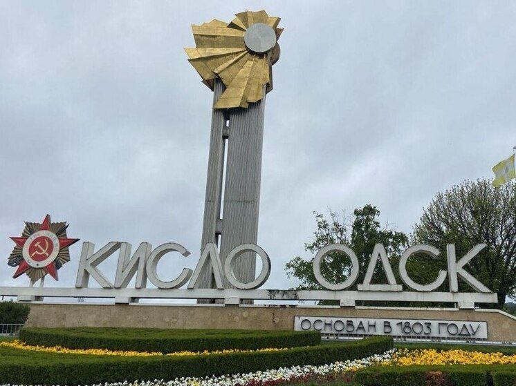 В Кисловодске полиция разыскивает поджигателя стелы на въезде в город