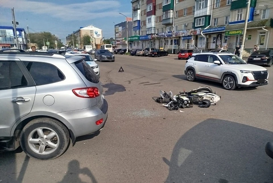 В Невинномысске иномарка сбила 16-летнего мотоциклиста0