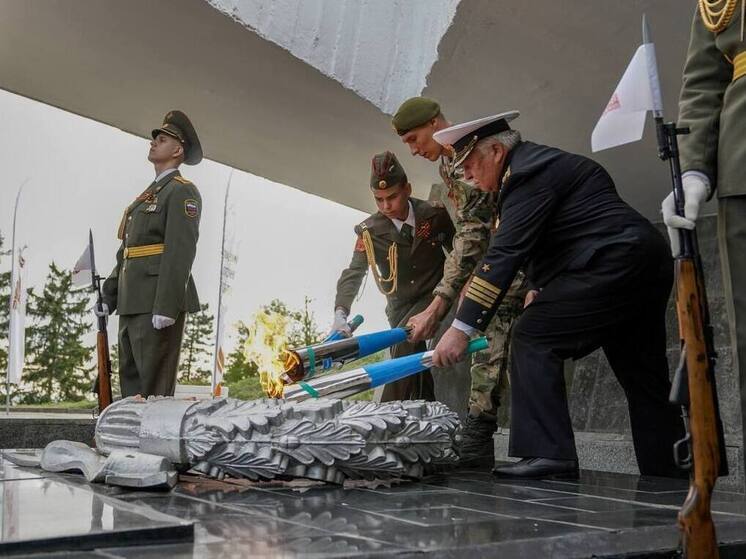 В Пятигорске зажгли Вечный Огонь на мемориале погибшим героям ВОВ