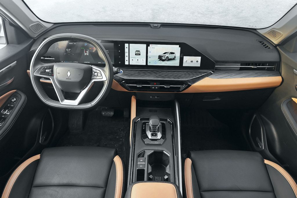 В России рухнули цены на кроссоверы и седаны Livan: они стоят как Lada Vesta и даже дешевле