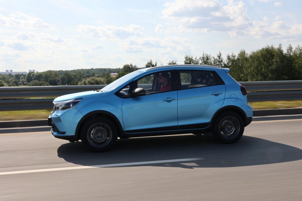 В России рухнули цены на кроссоверы и седаны Livan: они стоят как Lada Vesta и даже дешевле