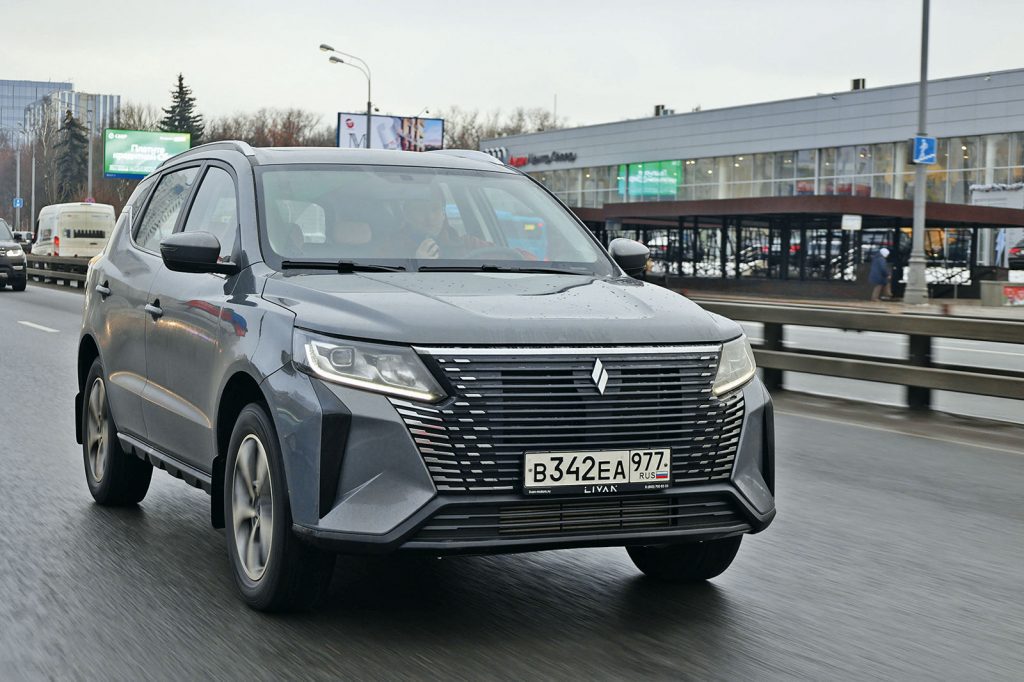 В России рухнули цены на кроссоверы и седаны Livan: они стоят как Lada Vesta и даже дешевле