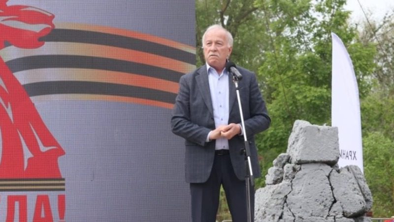 В селе Ачикулак зажгли Вечный огонь на братской могиле