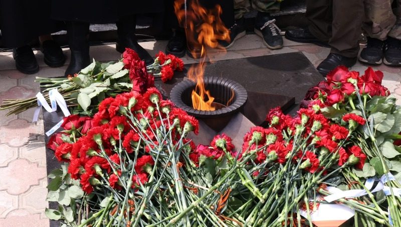 В селе Ачикулак зажгли Вечный огонь на братской могиле