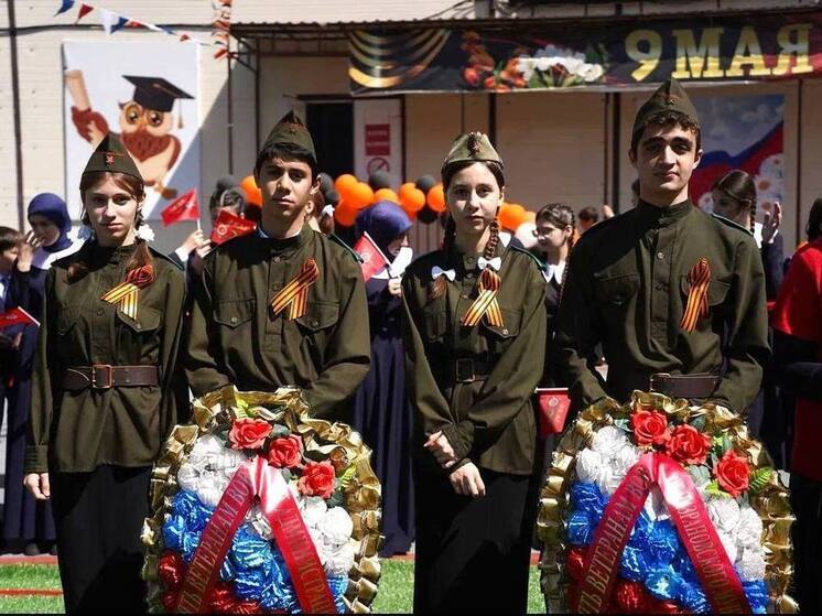 В сельской школе Ингушетии открыли памятник славы героям ВОВ и Аллею участников СВО