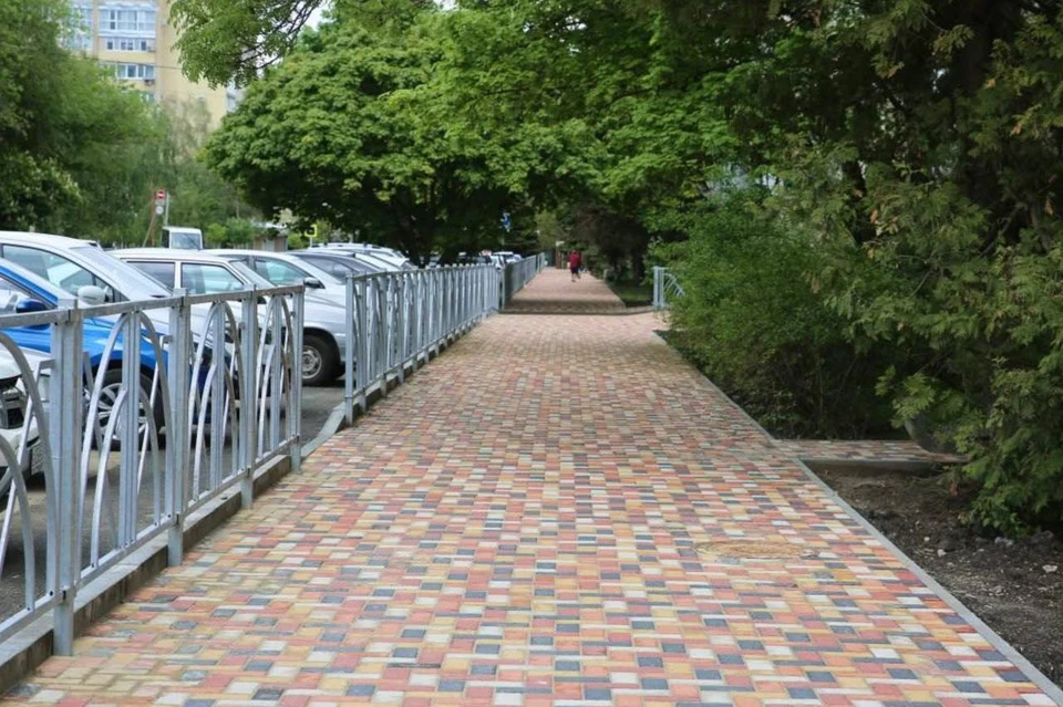 В Ставрополе уложили плитку на тротуаре по улице Тельмана0
