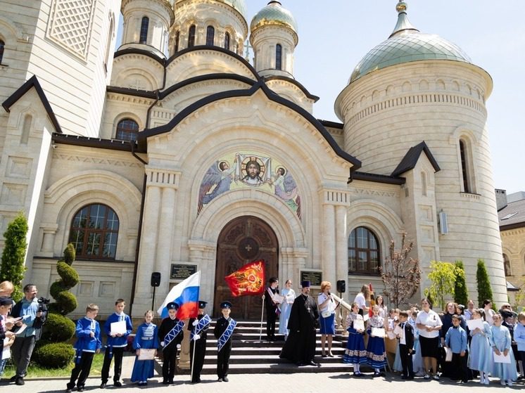 В Свято-Владимирской православной гимназии Ставрополя прошёл первый выпускной