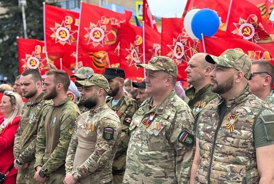 В Железноводске впервые отдельной колонной прошли действующие бойцы СВО0