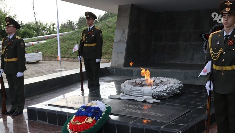 Вечный огонь, не горевший несколько лет, зажгли на мемориале в Пятигорске