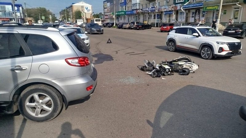 Водитель иномарки сбил 16-летнего мотоциклиста в Невинномысске