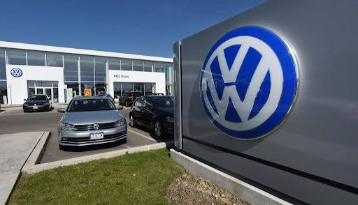 Volkswagen столкнулся с рекордным падением прибыли: виноваты китайцы, «зеленые» и Трамп