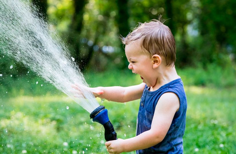 12 весёлых, мокрых и безопасных игр с водой, которые понравятся детям2