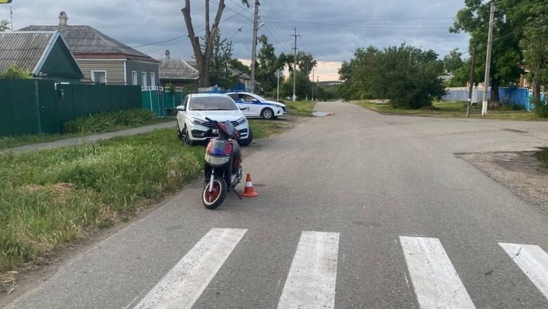 13-летний подросток попал в аварию на мопеде в Красногвардейском округе