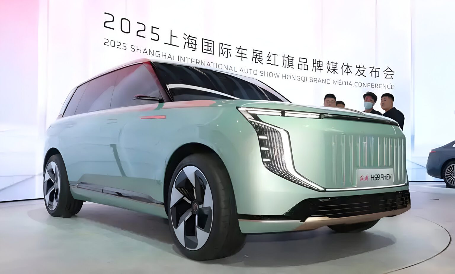Больше не «китайский Rolls-Royce»: кроссовер Hongqi HS9 сменил дизайн и получил гибридный привод