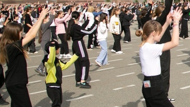 Борцы-чемпионы мира провели утреннюю зарядку для спортсменов в Кисловодске