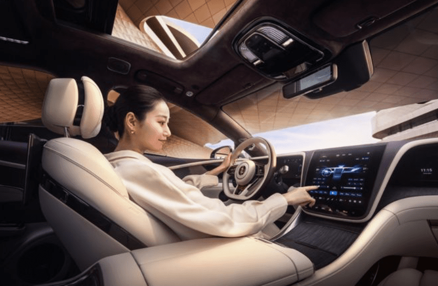 BYD начал продажи роскошного седана Yangwang U7: 1300 сил, меньше 3 секунд до сотни и режим «краба»