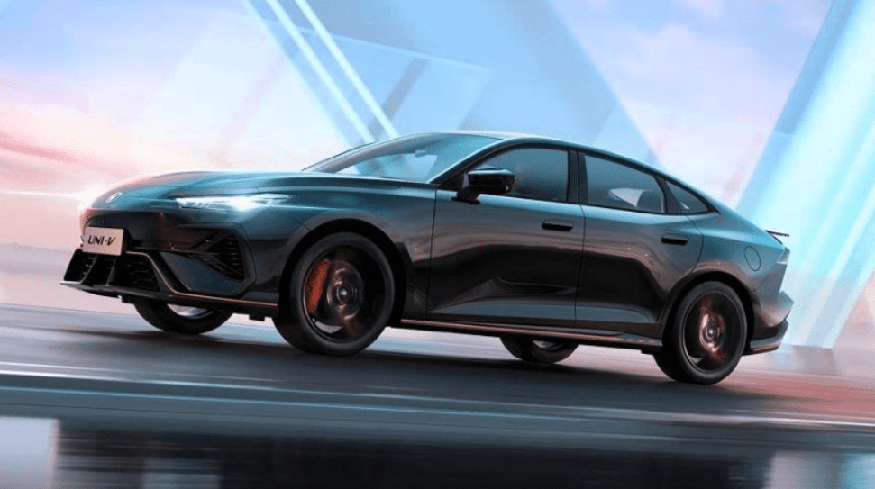 Changan обновил лифтбек Uni-V: автомобиль не узнать