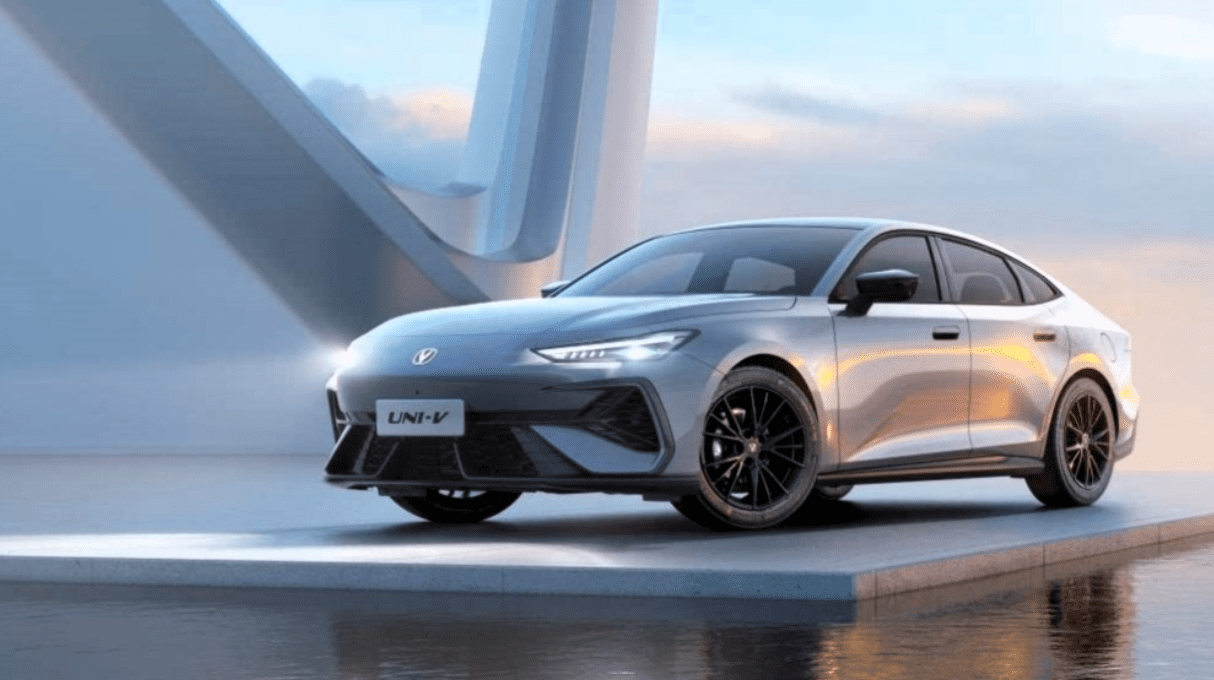 Changan обновил  лифтбек Uni-V: автомобиль не узнать