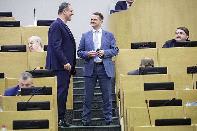 Член Комитета по делам национальностей Ахмед Догаев и Председатель Комитета по труду, социальной политике и делам ветеранов Ярослав Нилов