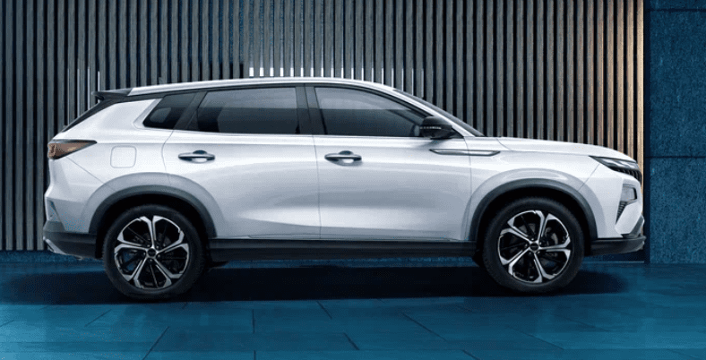 Dongfeng представил новый кроссовер Huge для России. Характеристики и оснащение новинки