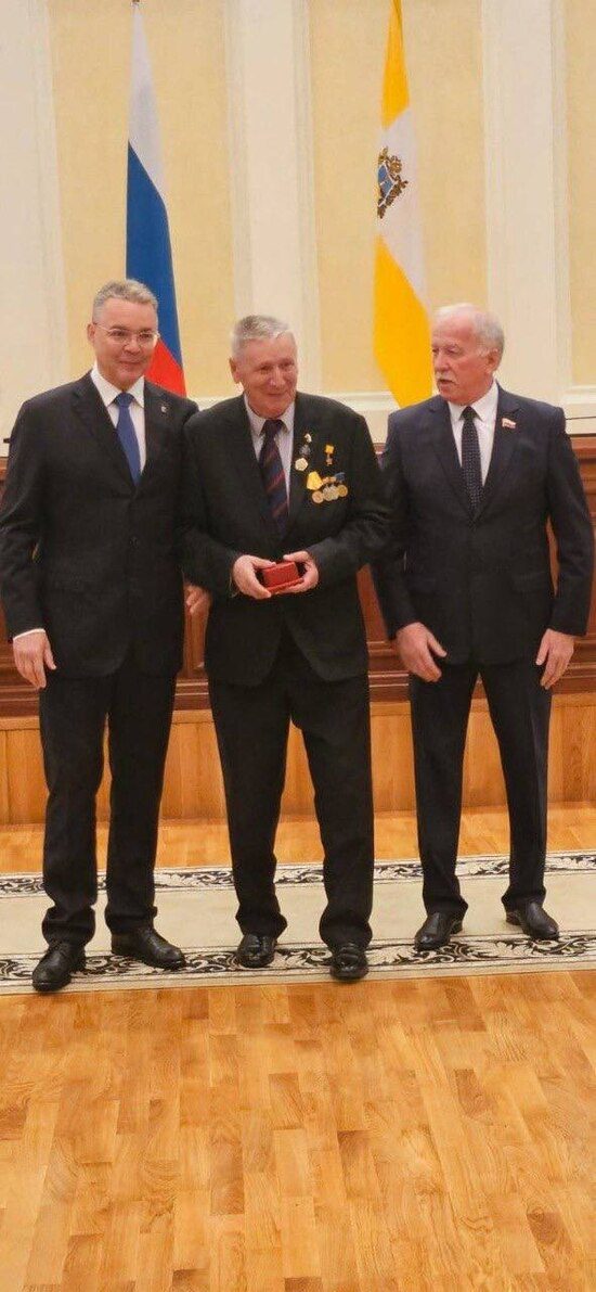 Герой труда Ставрополья купил на свою премию квадрокоптер для бойцов СВО  Ставрополь (Кавказ)1