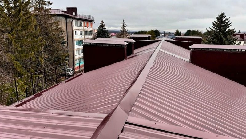 Капремонт крыш трёх домов завершили в Ессентуках