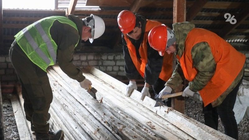 Крышу в одном из домов в Благодарном отремонтировали спустя 30 лет