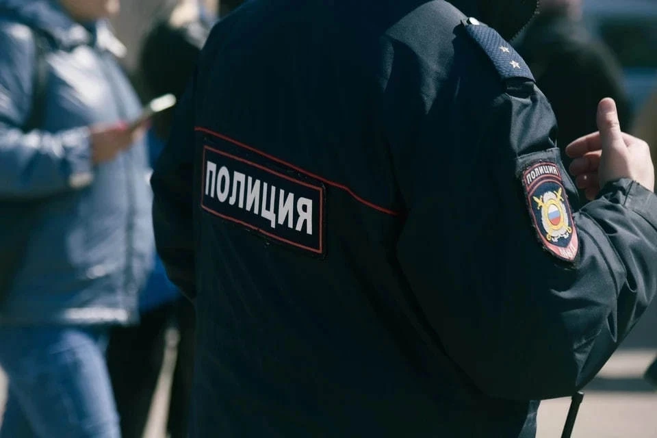 На актера сериала 