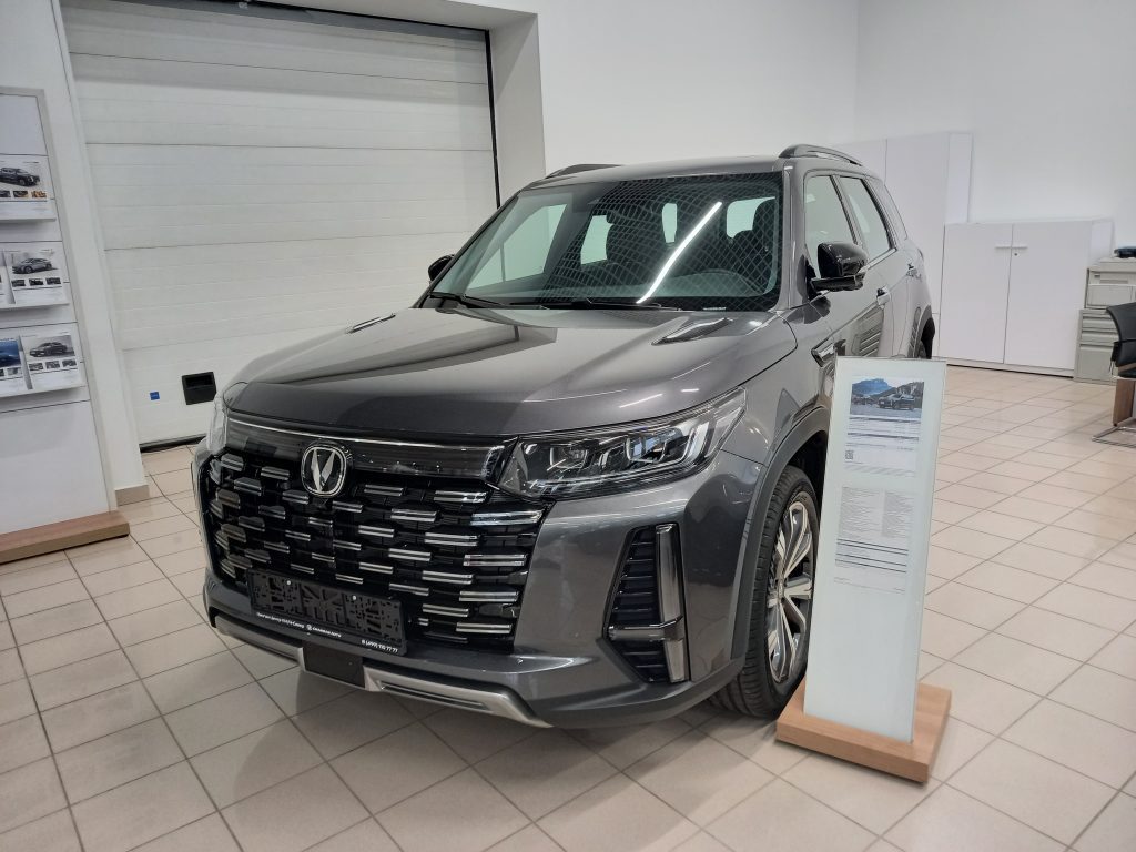 На Ozon начали продавать автомобили Changan: они стоят на сотни тысяч дешевле, чем у дилера