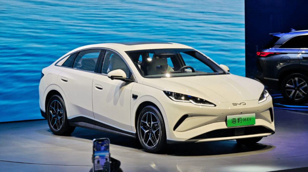 Новый электромобиль BYD Seal 06: мечта таксиста по цене «Гранты». Обзор модели 2025 года