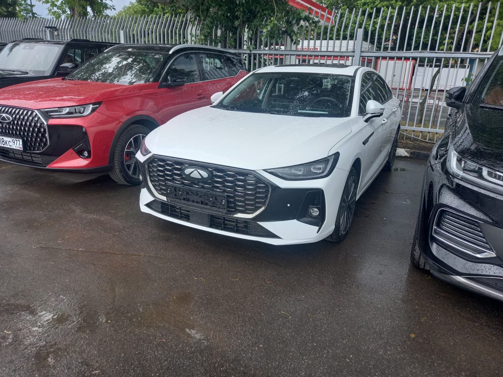Обновленный Chery Arrizo 8 уже в России: первые фото и подробности о новинке 2025 года