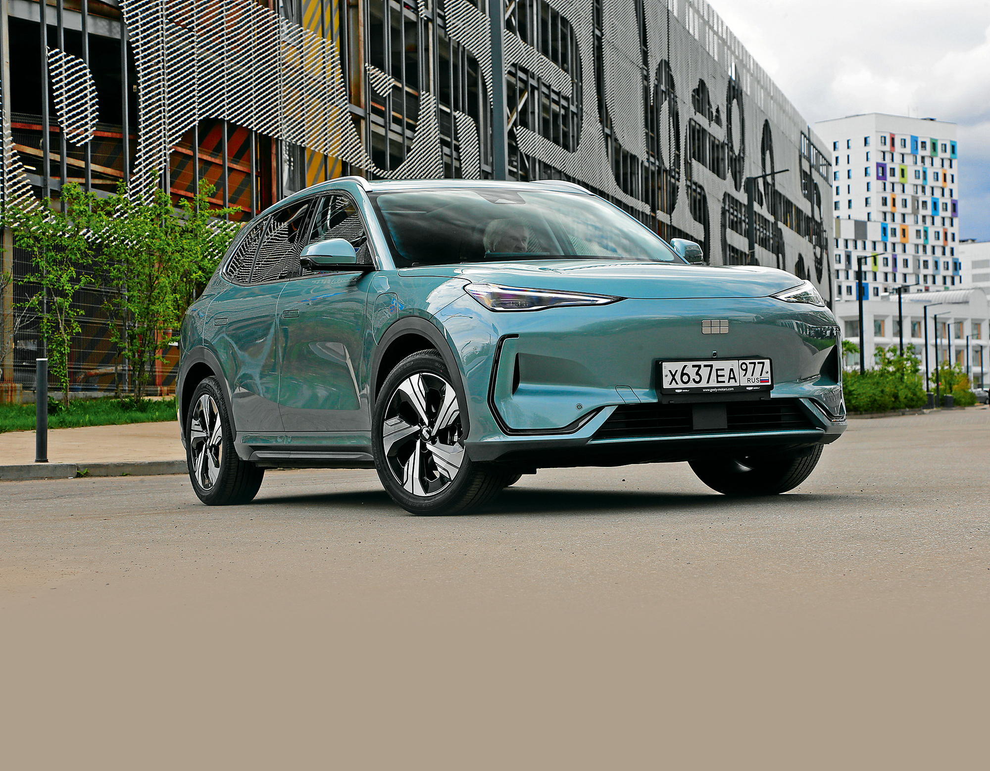 «Оно платное и глючит»: как я ездил на  электрическом Geely EX5 и с какими проблемами столкнулся