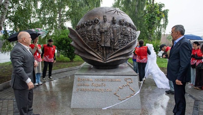 Памятник медикам — героям пандемии COVID-19 открыли во Владикавказе