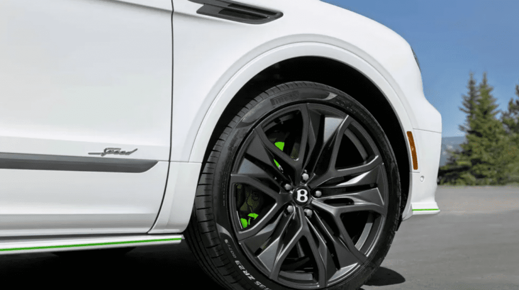 Представлен новый Bentley Bentayga Speed: он потерял 4 цилиндра и стал быстрее