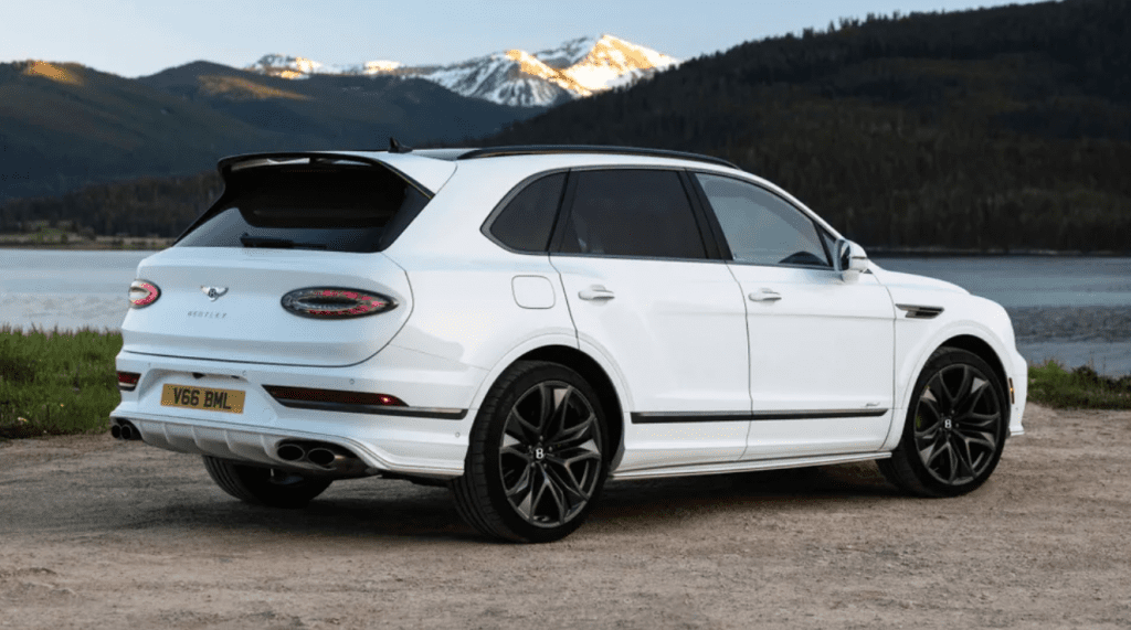Представлен новый Bentley Bentayga Speed: он потерял 4 цилиндра и стал быстрее