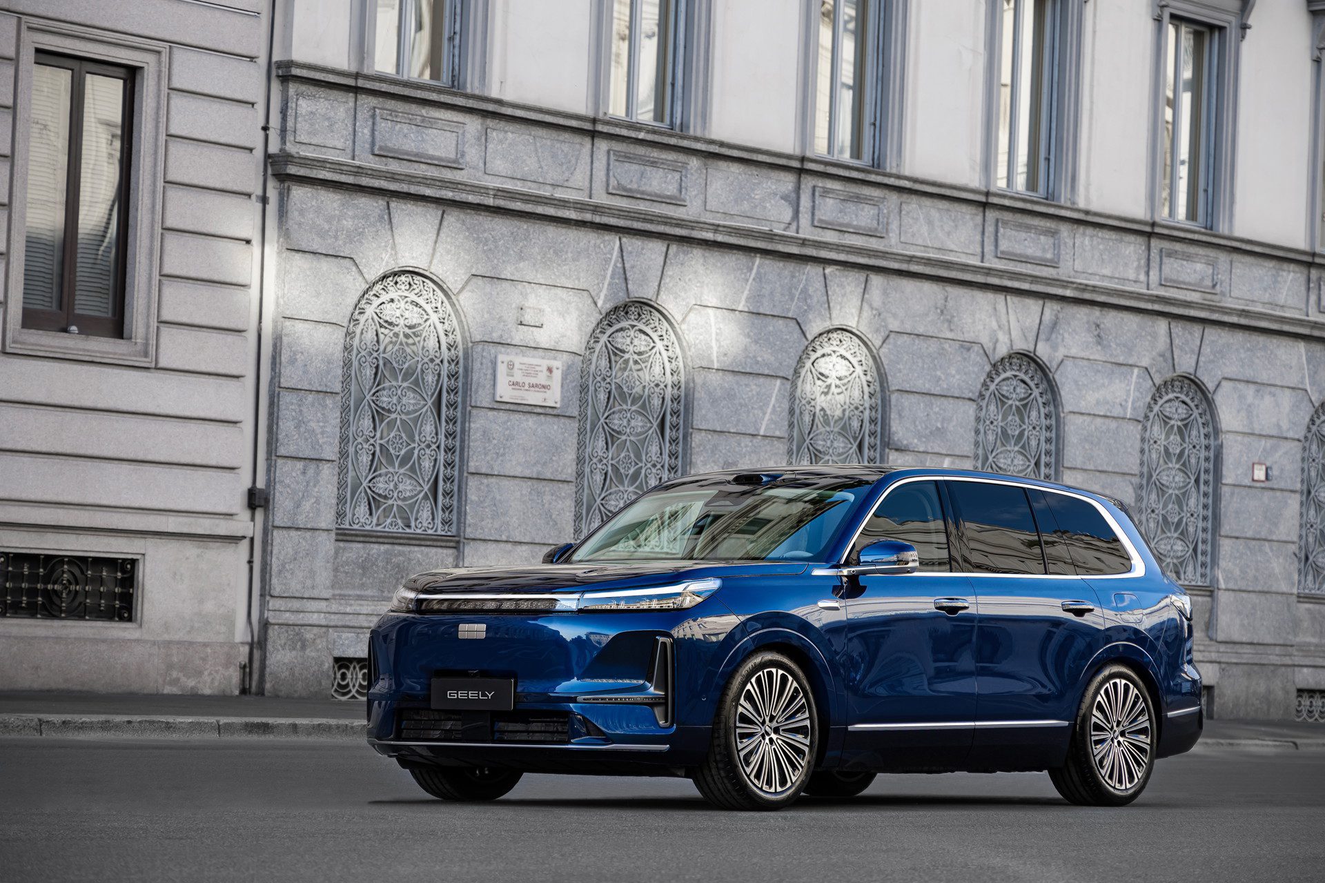 Представлен новый кроссовер Geely Galaxy M9: искусственный интеллект и мощная гибридная установка