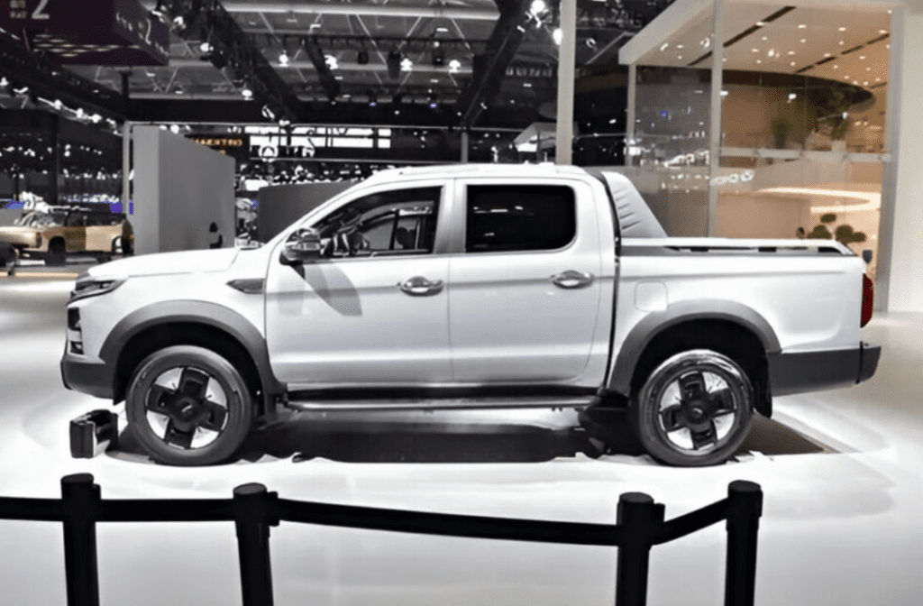 Представлен пикап JAC T9 PHEV Australian Edition: три мотора, зарядка и правый руль
