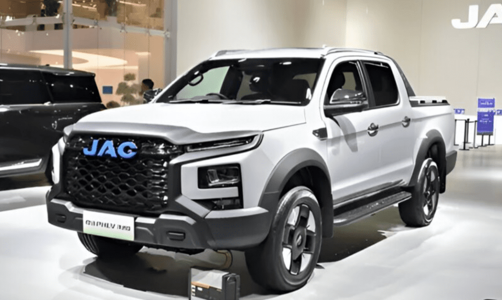 Представлен пикап JAC T9 PHEV Australian Edition: три мотора, зарядка и правый руль