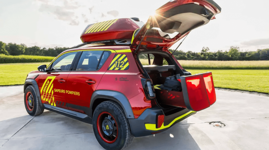 Представлен Renault Vision4Rescue: автомобиль для спасателей с системой запуска беспилотников