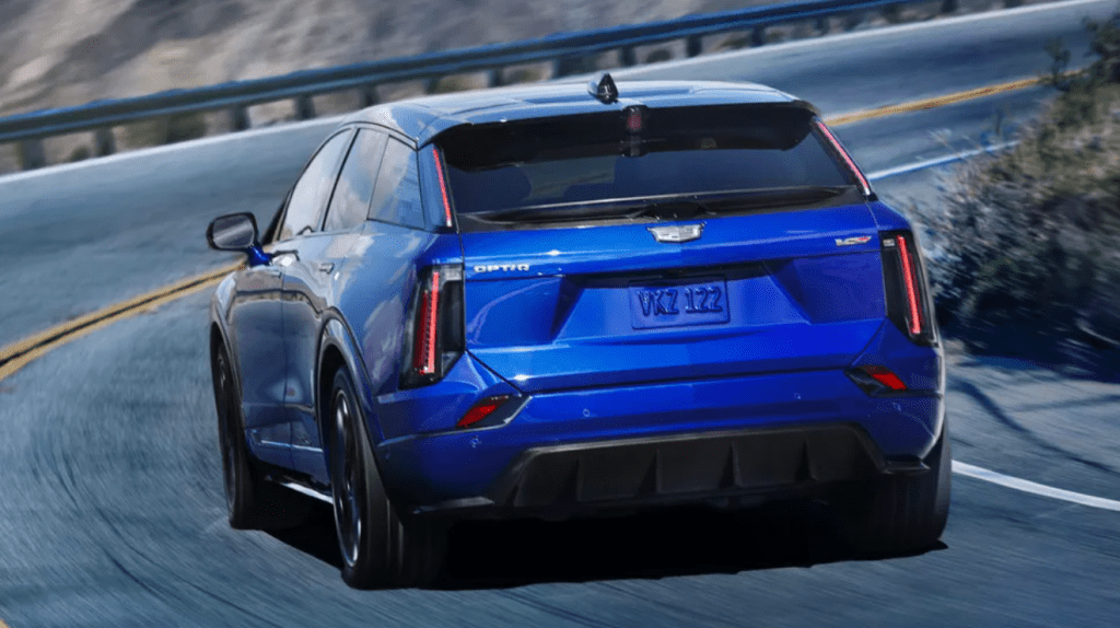 Премьера электрического Cadillac Optiq-V: полтысячи «лошадей» и 3,5 секунды до сотни. Обзор новинки 2025