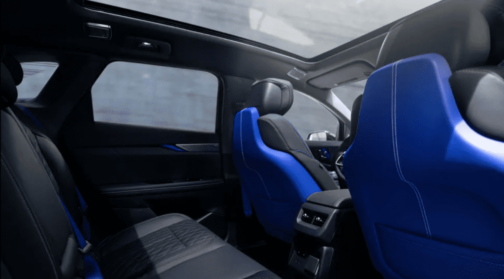 Премьера электрического Cadillac Optiq-V: полтысячи «лошадей» и 3,5 секунды до сотни. Обзор новинки 2025