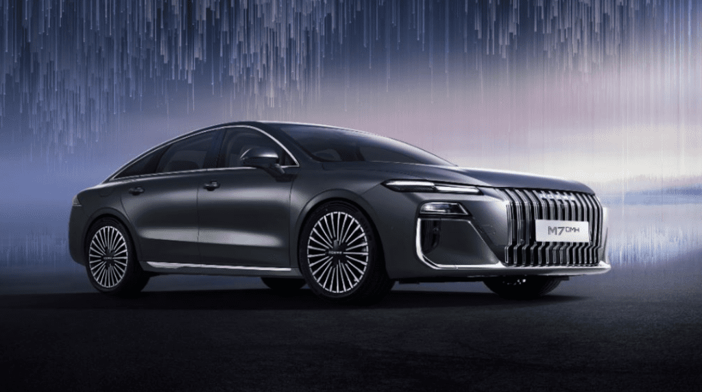 Премьера седана Roewe M7 DMH: его создал бывший шеф-дизайнер Skoda Йозеф Кабан