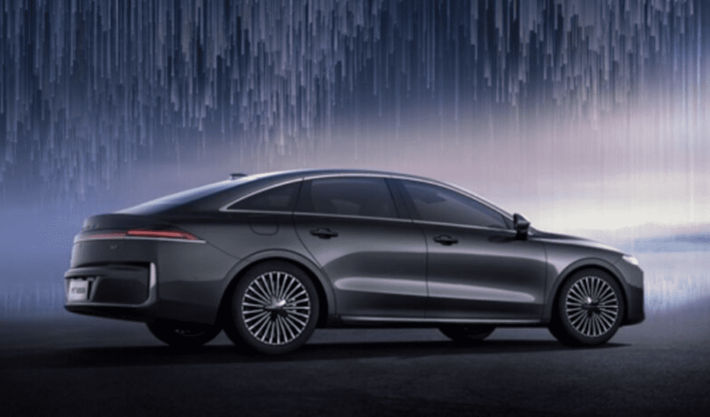 Премьера седана Roewe M7 DMH: его создал бывший шеф-дизайнер Skoda Йозеф Кабан