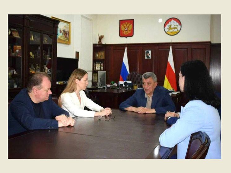 Сергей Меняйло и замминистра просвещения РФ Ирина Шварцман провели рабочую встречу