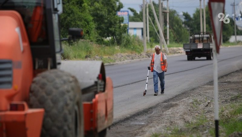 В Изобильненском округе ремонтируют участок дороги по губернаторской программе
