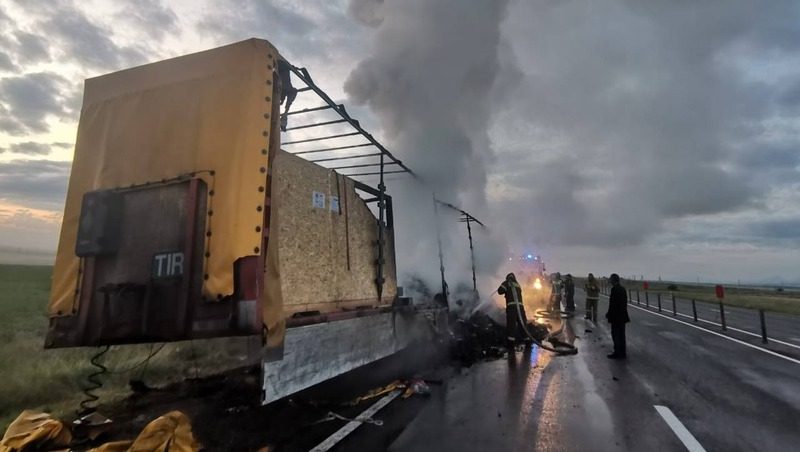 В Минераловодском округе на трассе «Кавказ» сгорела фура с товаром