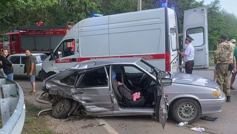 В Предгорном округе в ДТП пострадали пассажиры отечественной легковушки
