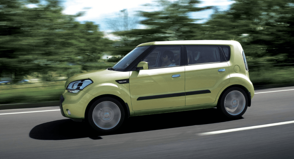 В России отзывают больше 55 000 автомобилей Kia: они могут загореться.